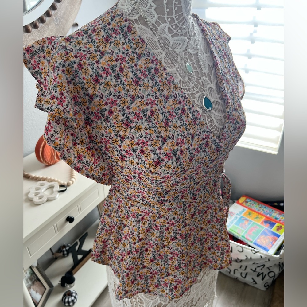 Floral top - Picture 2 of 2